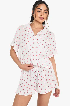 Boohoo Pijama De Pantalón Corto Y Camisa De Corte Recto Con Estampado De Fresas