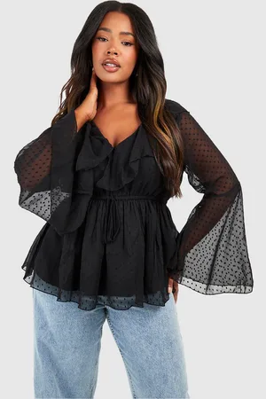 Boohoo Blusa Plus De Dobby Con Mangas Acampanadas Y Volante
