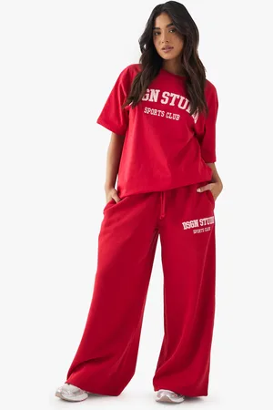 Boohoo Pantalón Deportivo Petite De Pernera Recta Con Estampado Dsgn