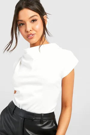 Boohoo Blusa De Tela Crepé Con Escote Plisado Y Hombreras