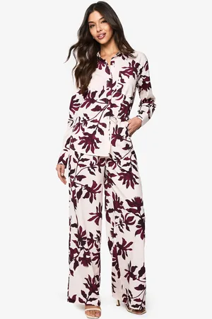 Boohoo Pantalón Básico De Pernera Ancha Con Estampado De Flores Grandes Y Cordón