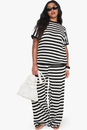 Boohoo Conjunto Plus Para La Playa De Croché Con Rayas
