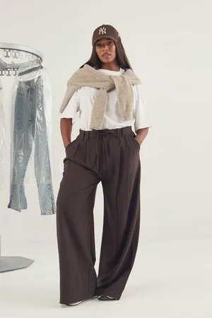 Boohoo Pantalón Plus De Pernera Ancha Con Raya Diplomática Y Cordón Elástico