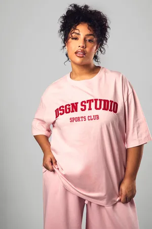 Boohoo Camiseta Plus Oversize Con Bordado Dsgn