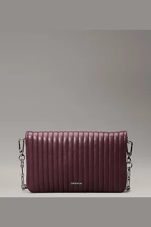 Calvin Klein Bandolera acolchada con solapa