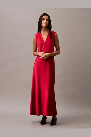 Calvin Klein Vestido de satén sin mangas con cuello de pico