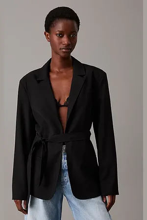 Calvin Klein Blazer de sarga con cinturón de viaje