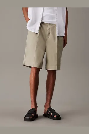 Calvin Klein Shorts estilo bermudas de sarga plisada