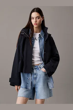 Calvin Klein Chaqueta de nailon suave holgada con capucha
