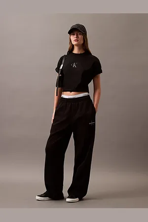 Calvin Klein Camiseta cropped con monograma