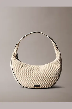 Calvin Klein Bolso hobo grande de rafia