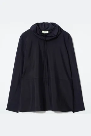 COS Camiseta Cuello Con Cordón