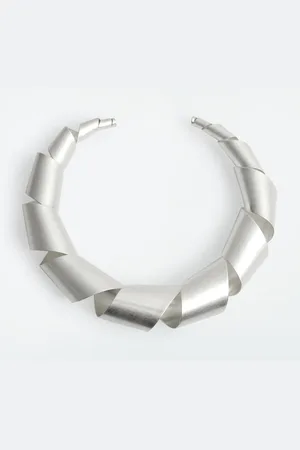 COS Collar En Espiral
