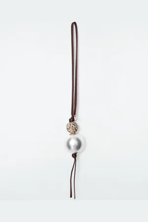 COS Colgante Para Bolso De Piel Con Pedrería