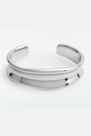 COS Brazalete Esculpido Delgado