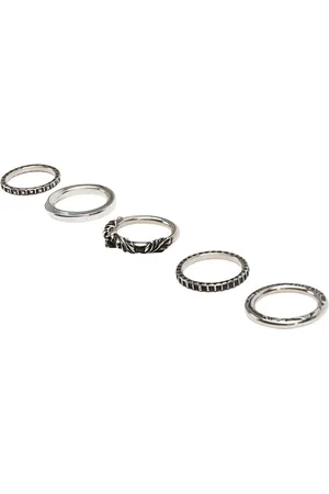 WERKSTATT:MÜNCHEN Combo de cinco anillos con motivo de calavera