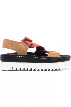 Clarks Sandalias con suela dentada
