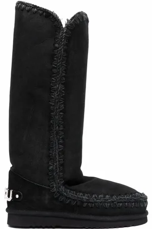 Mou Botas sobrehiladas