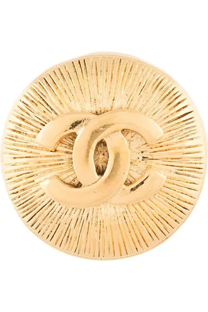 CHANEL Broche con logo CC
