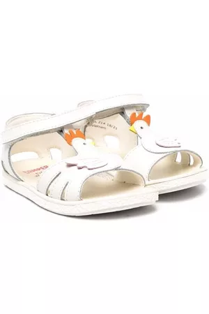 Camper Sandalias con detalles de aberturas