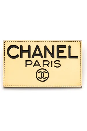 CHANEL Broche con logo grabado 1990