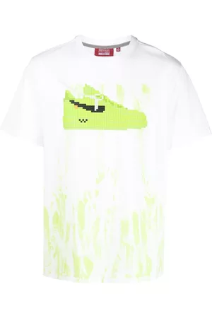 MOSTLY HEARD RARELY SEEN Camiseta con zapatillas estampadas