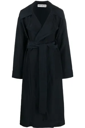 Issey Miyake Abrigo con cinturón y botones