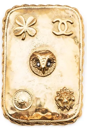 CHANEL Broche con logo CC 1980