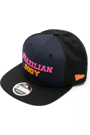 AMIR SLAMA Body y gorra New Era