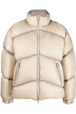 Represent Plumífero con cuello alzado
