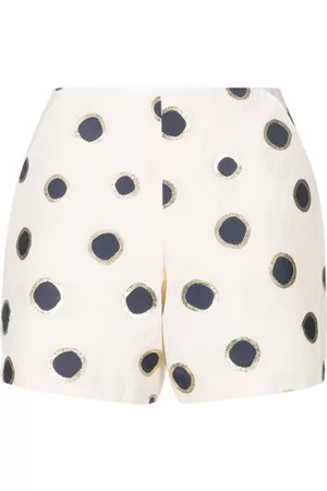 Bambah Bermudas con motivo de lunares