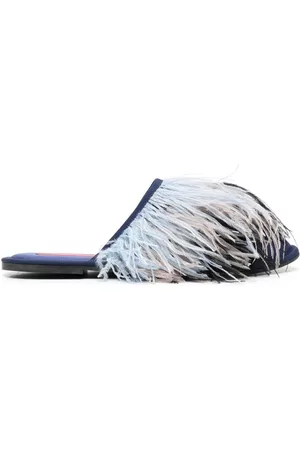 La DoubleJ Slippers con detalle de plumas