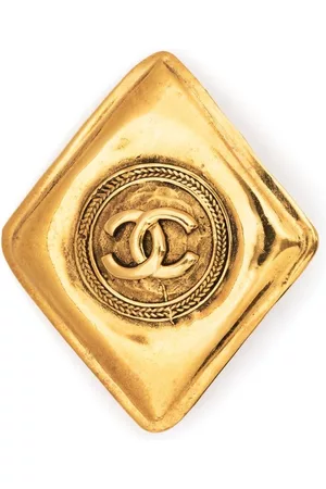 CHANEL Broche con logo CC en relieve