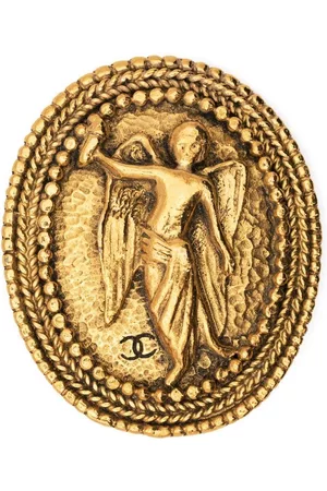 CHANEL Broche con motivo de ángel y logo CC