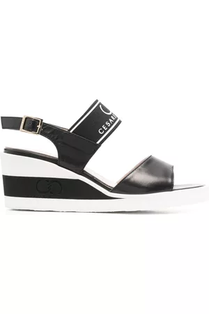 Casadei Sandalias con cuña y logo estampado