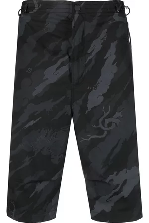 Maharishi Bermudas con motivo militar