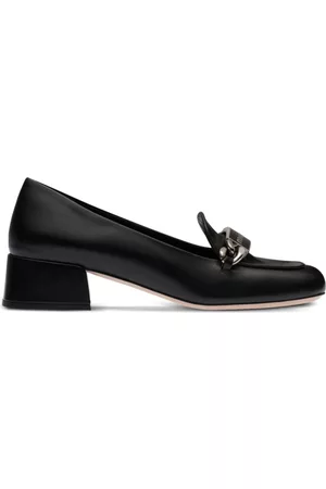 Miu Miu Mocasines con placa del logo