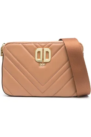 DKNY Bandolera Delphine acolchada con placa del logo