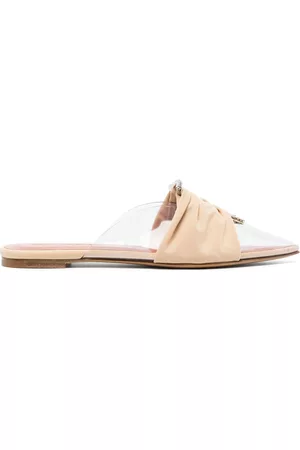 Nensi Dojaka Mules con detalle de lazo