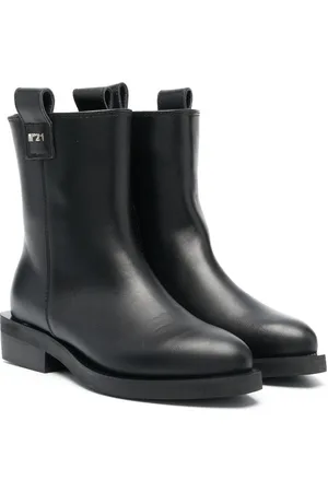 Nº21 Botines con placa del logo