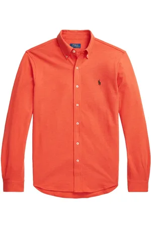 El hombre de discount la camisa naranja online