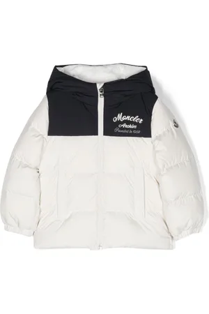 Moncler Plumífero con capucha y logo bordado