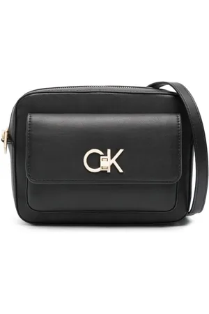 Calvin Klein Bandolera con placa del logo