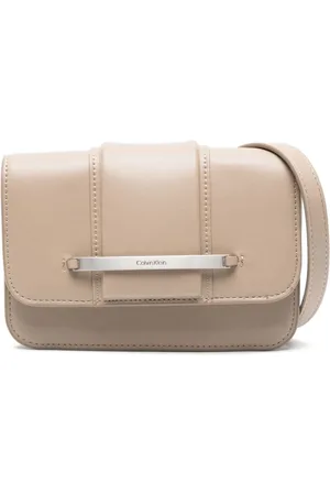 Calvin Klein Bandolera con placa del logo
