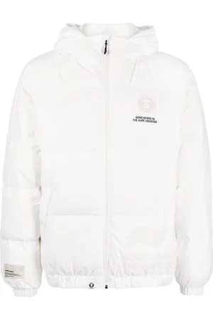 A Bathing Ape Plumífero con capucha y eslogan