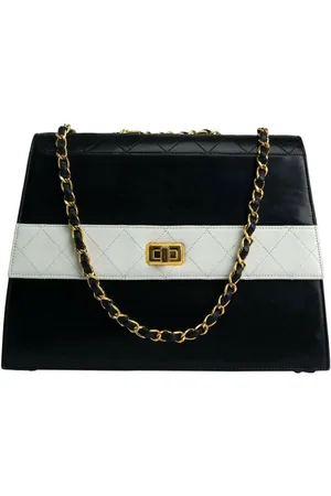 CHANEL 1989 diamond-quilted shoulder bag