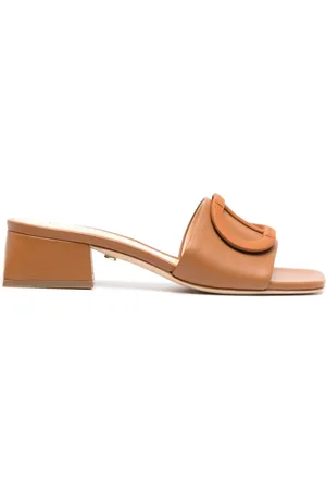 DEE OCLEPPO Mules Dizzy con tacón de 35mm