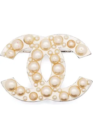 CHANEL Broche CC con detalle de perlas 2003