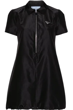 Prada Vestido camisero corto con logo esmaltado