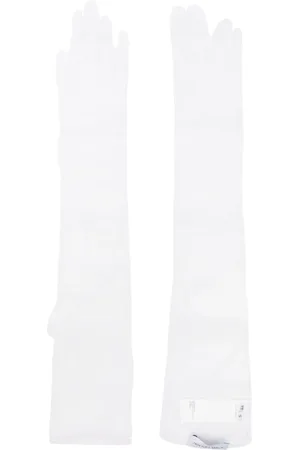Ioana Ciolacu Guantes por los codos